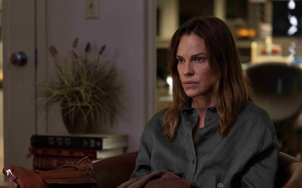 פריים מתוך הסרט עיתונאית חוקרת